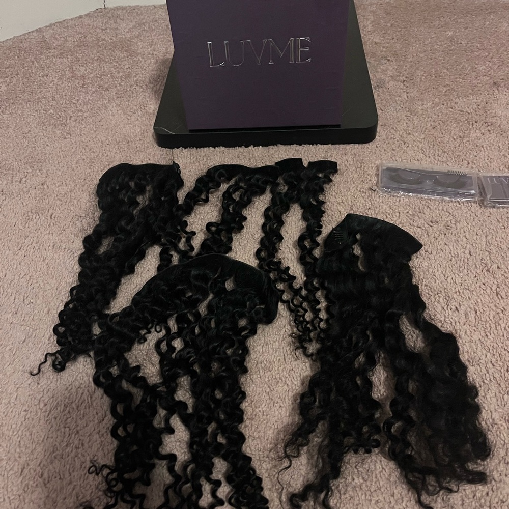 LUVME 100% Virgin Human Hair
Invisible Edge clip ins .Messy Curly 16 inches